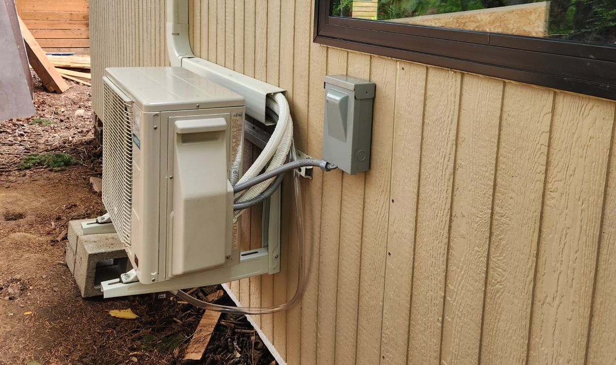 The History of Mini Split Systems: From Japan to American Homes 1 Wall-mounted ductless mini split unit showing modern HVAC technology